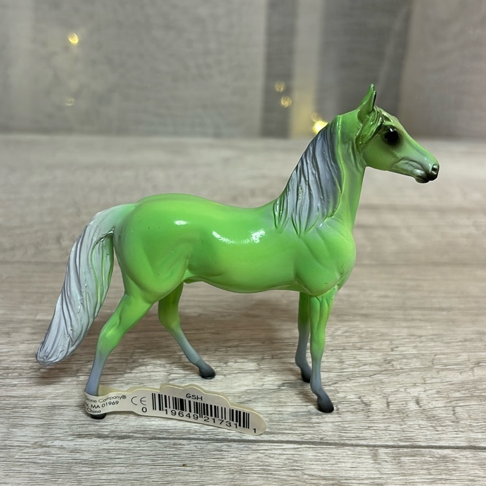 Petter Stone Chips Glossy Jade Green Morgan Model Horse